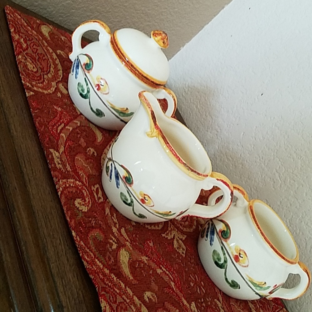 Sur la Table Mara Creamer and Sugar Bowls set